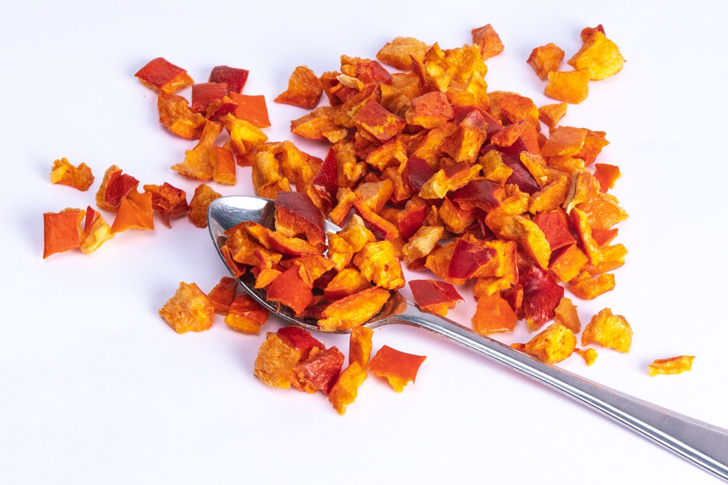 JUX freeze-dried red bell pepper pieces on a teaspoon