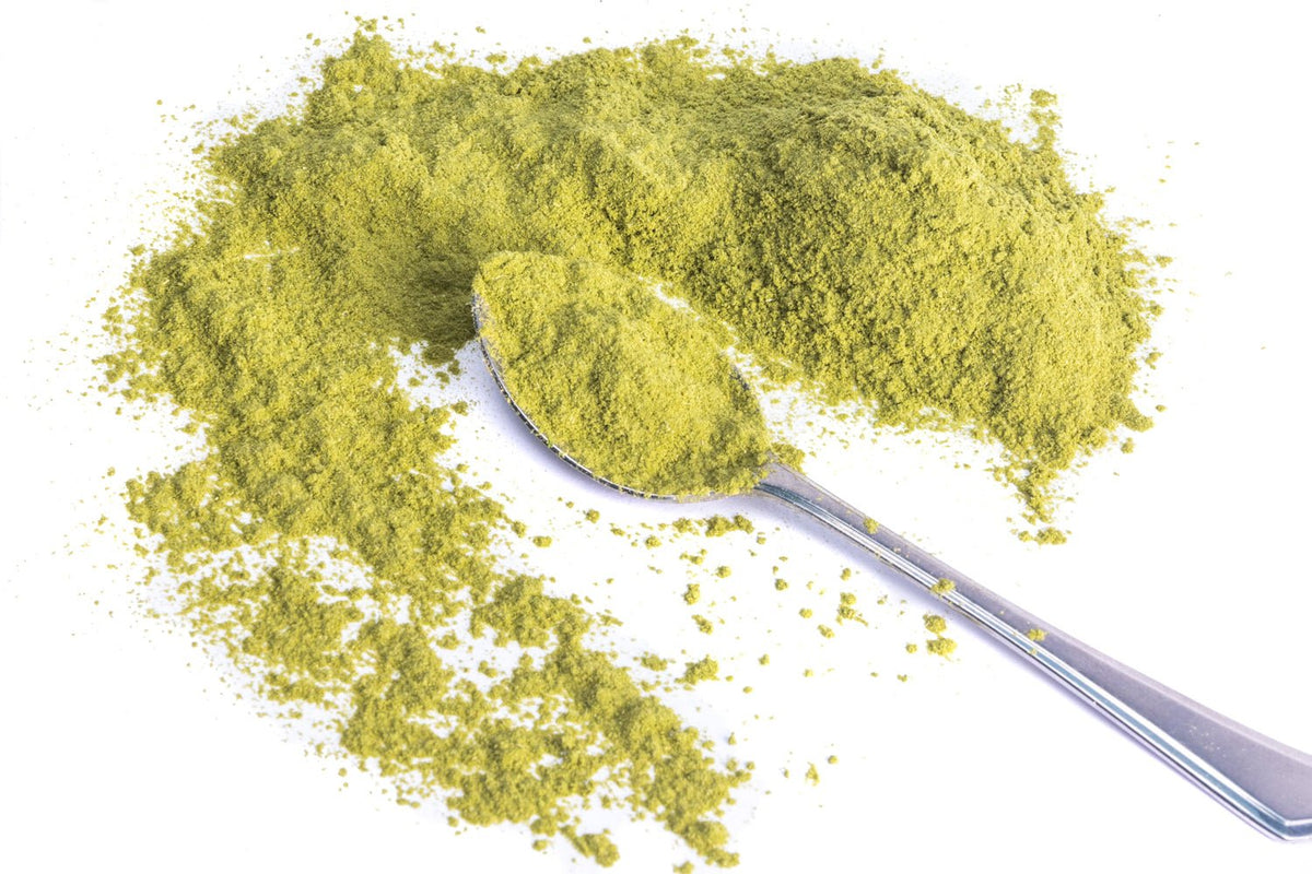 JUX freeze-dried Spinach powder on a teaspoon