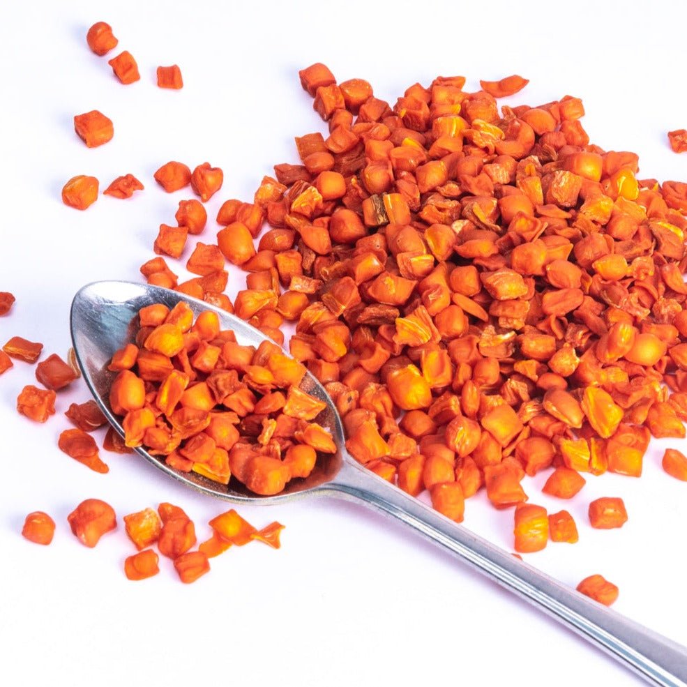 JUX food freeze dried Carrot pieces on a teaspoon